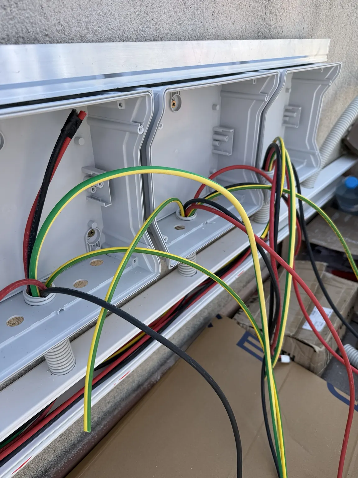 Inversores, baterías y detalles técnicos